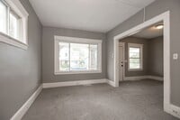 Building Photo - 4 BED 1 BATH SINGLE FAMILY HOME IN CLEVELAND!