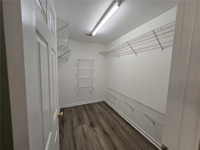 Building Photo - 10845 Glenbarr Dr
