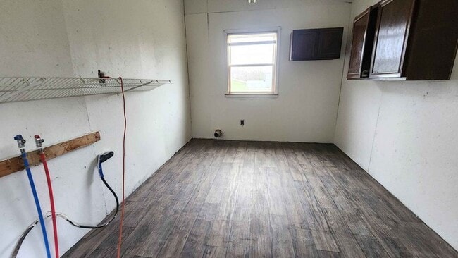 Building Photo - 3+ Bed Home Available with Garage