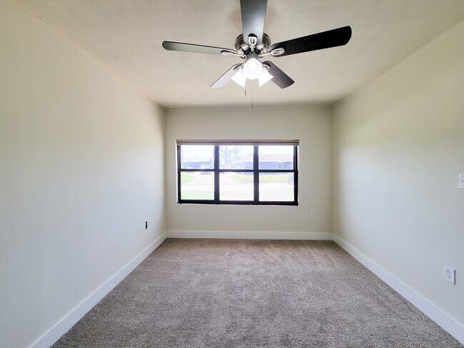 Building Photo - 133 S Yaupon St