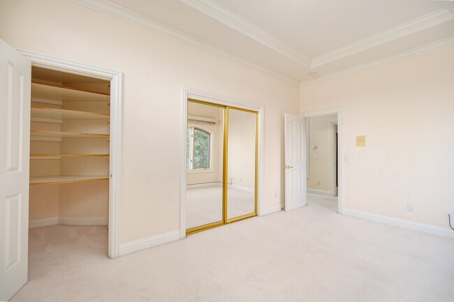 Building Photo - 17 Heron Dr