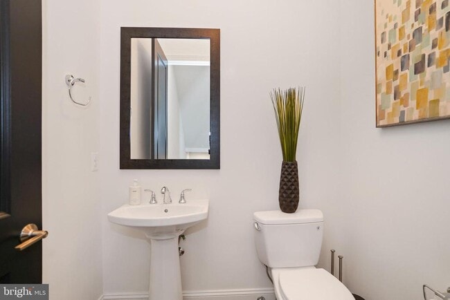 Building Photo - 44651 Provincetown Dr