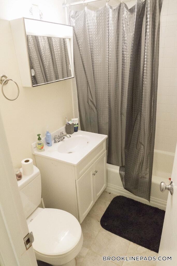 Building Photo - 110 Babcock St