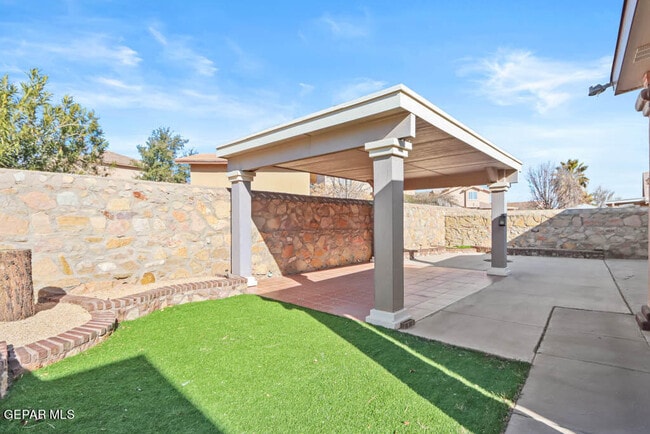 Building Photo - 12733 Tierra Salas Dr