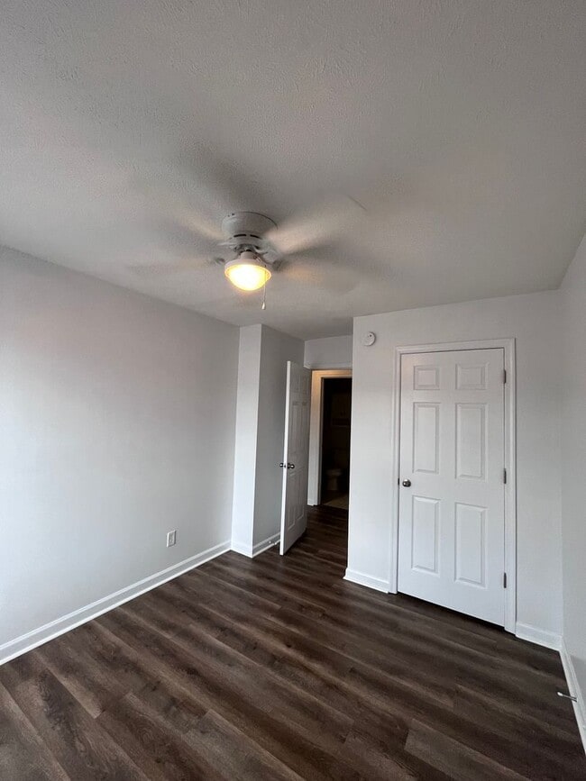 Building Photo - Freshly Painted and New Flooring!