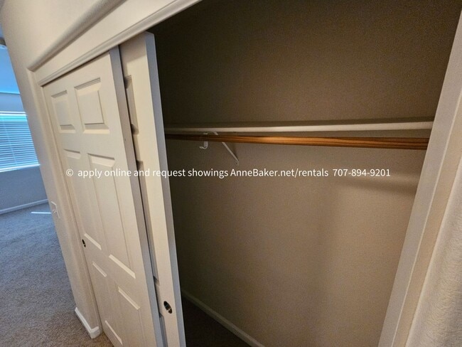 Building Photo - Close to Shopping Cloverdale 2 Bedroom Available Now