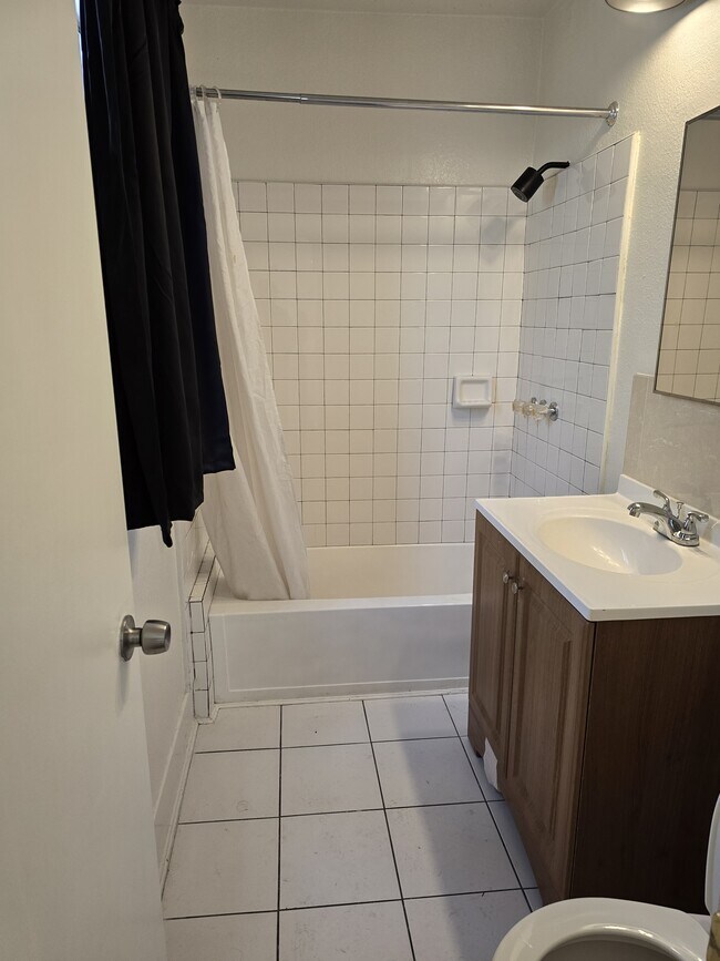 Building Photo - 1273 N Berendo St