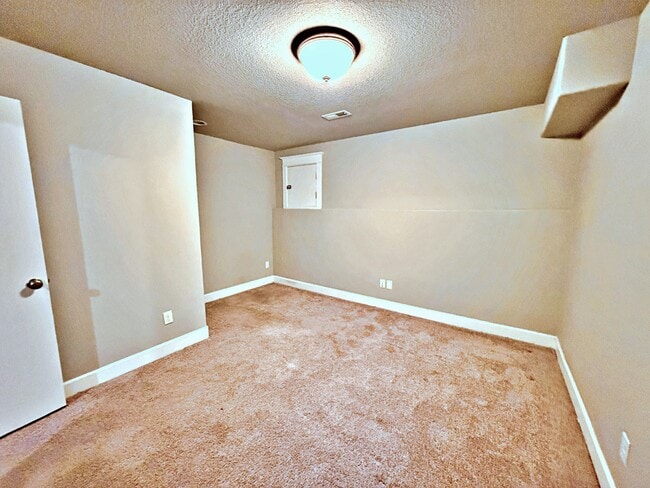 Building Photo - 1707 SW Moss St