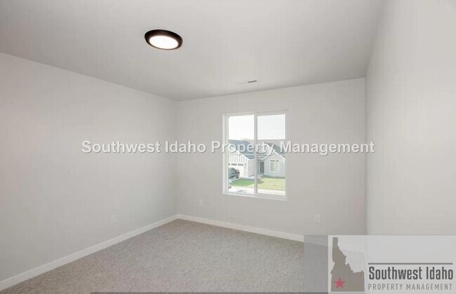 Building Photo - 8140 E Sunray Dr