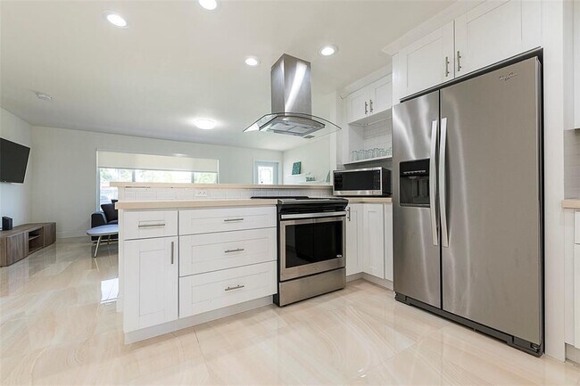 Building Photo - 1162 Hayes St