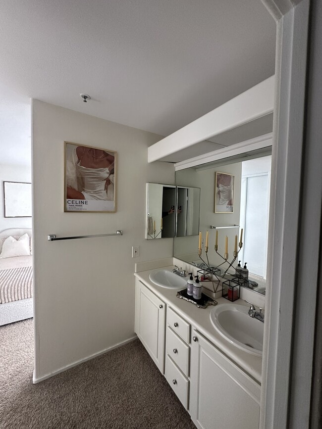 Building Photo - 5726 La Jolla Blvd