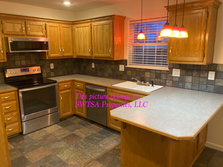 Kitchen - 417 Jeb St