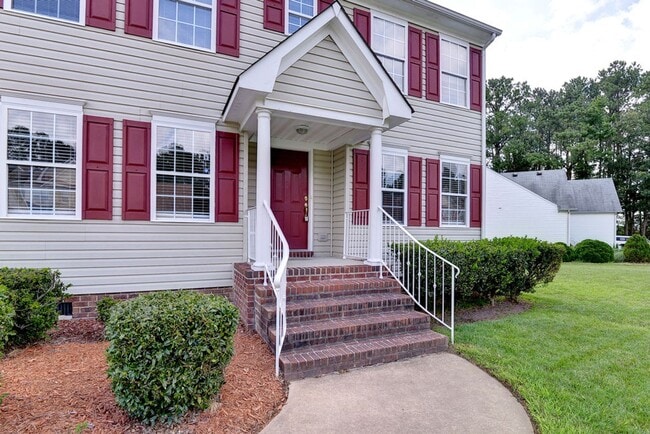 Building Photo - Spacious & Updated Hampton Home