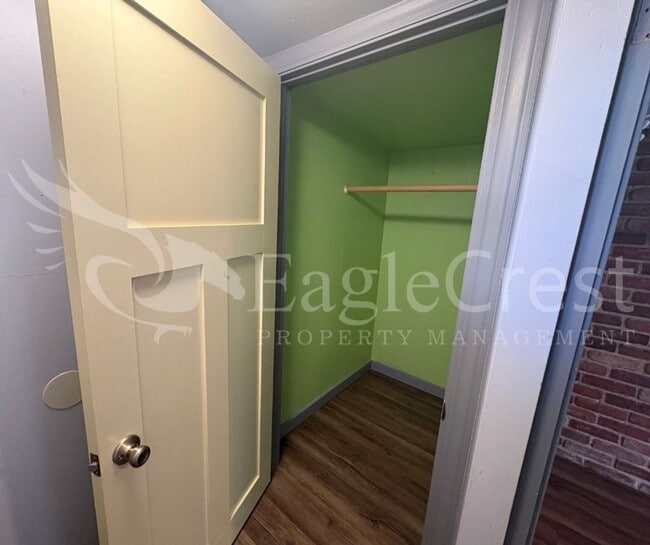 Building Photo - Two Bedroom House with Bonus Room Located ...