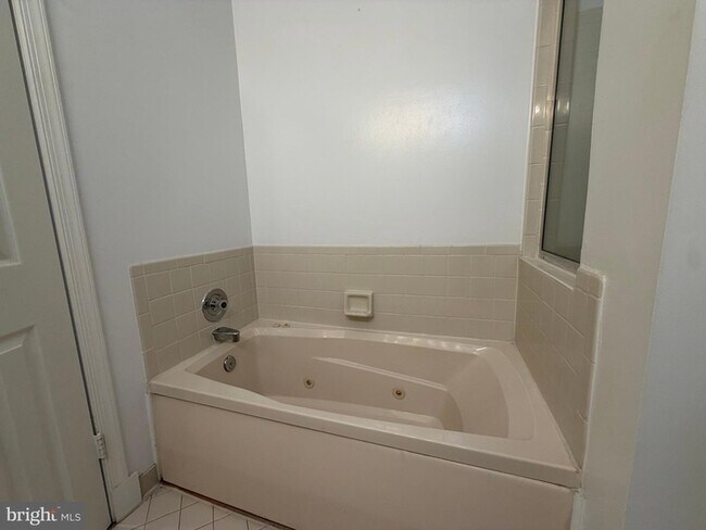 Building Photo - 5911 Barbados Pl