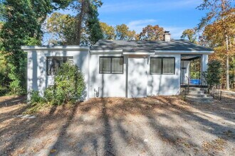 Building Photo - Beautifully Maintained 3BR/1BA Residence N...