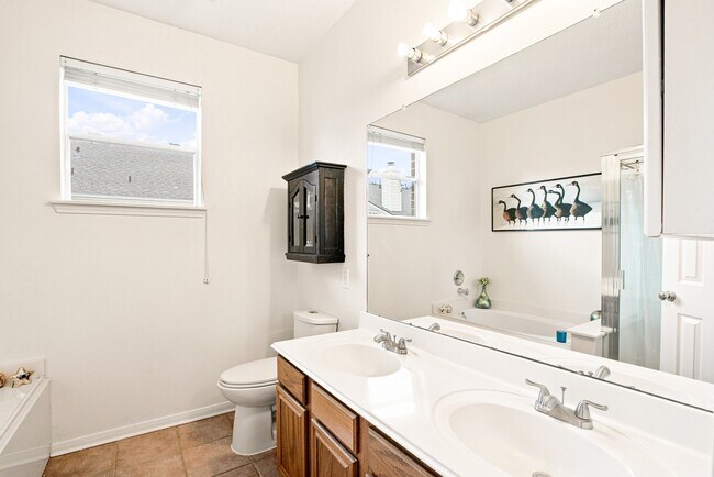 Building Photo - 2910 Green Valley Trail Dr