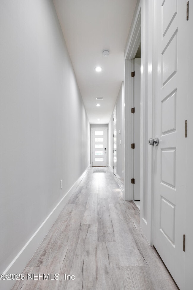 Building Photo - 817 7th Ave N