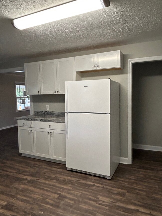 Building Photo - 1200 Elm St