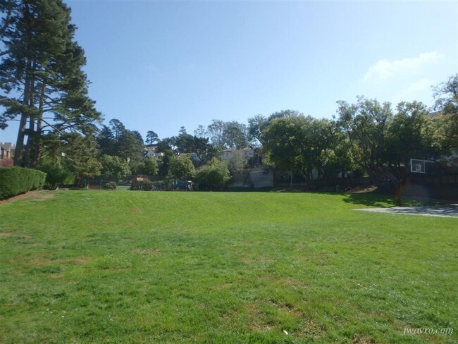 Building Photo - 40 Santa Paula Ave