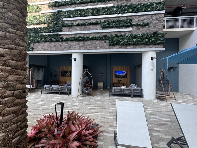 Building Photo - 475 NE 25th St