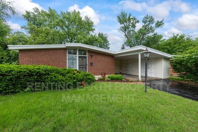 Building Photo - 6452 Evergreen Blvd