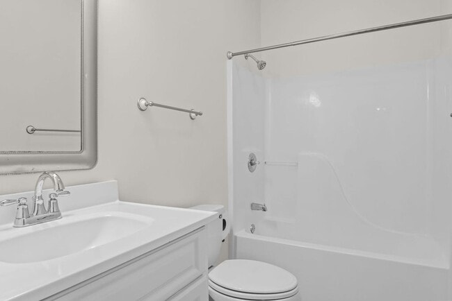 Building Photo - Riverside 2BR/2BA Cottage – Minutes from Downtown Knoxville