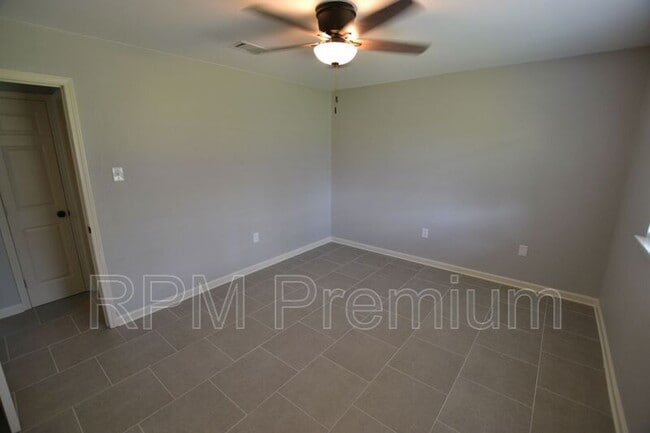 Building Photo - 1632 Mary Lou Dr