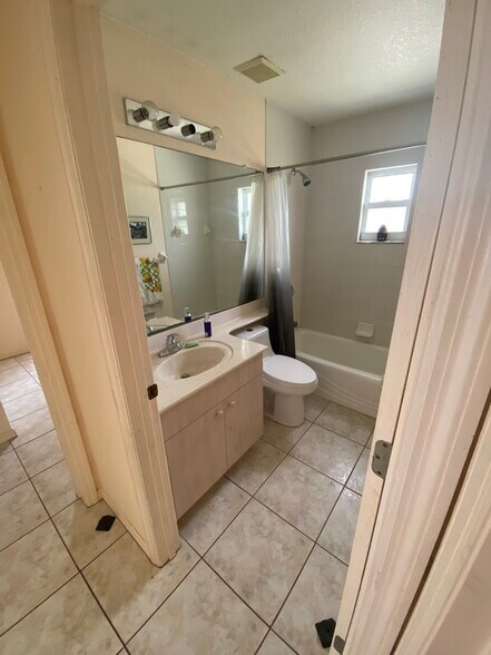 Building Photo - 11812 D Allyon Dr