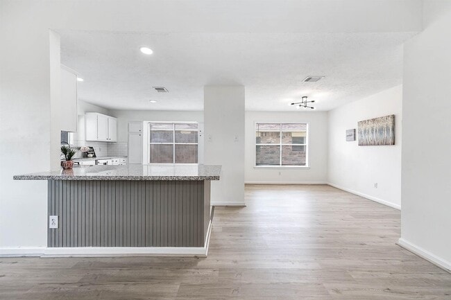 Building Photo - 13407 Wells River Dr