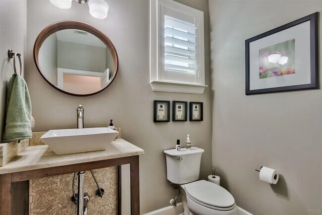 Building Photo - 1121 E Maxwell St