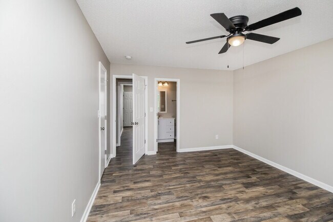 Building Photo - 113 Daventry Pl