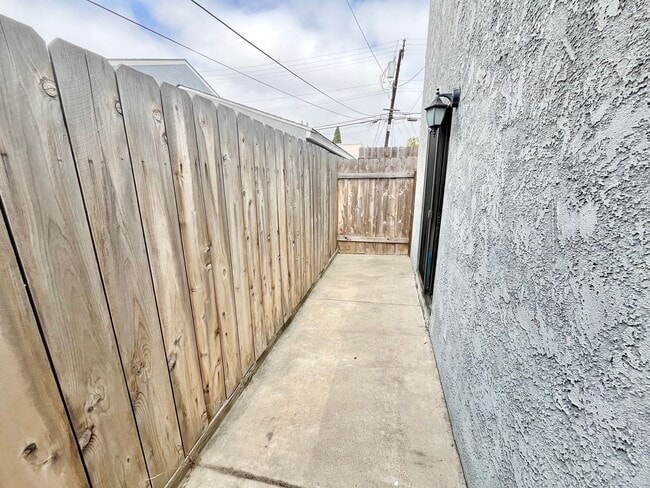 Building Photo - Updated 1bd/1bth Normal Heights Apartment ...