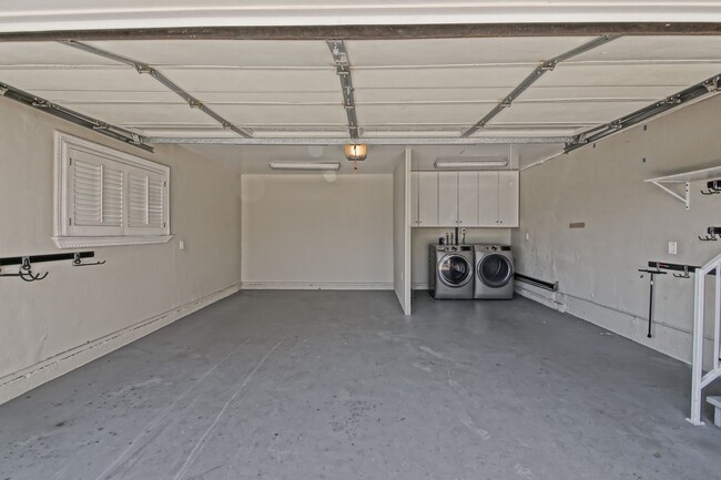 Building Photo - REMODELED, BRIGHT & AIRY, 4BR3BA HOME W/ G...