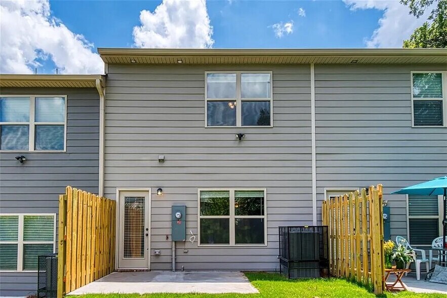 Building Photo - Room in Townhome on Bayrose Cir