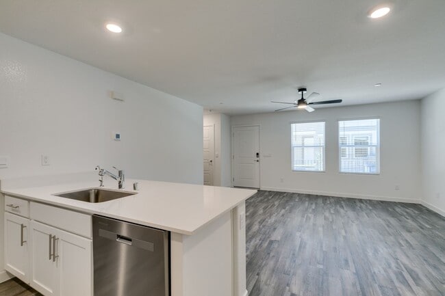 Building Photo - Beautiful New 3 Bed / 2.5 Bath Townhome 89178
