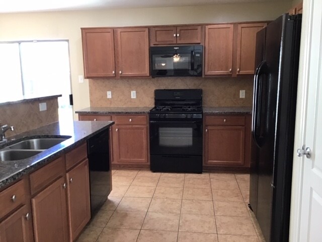 Building Photo - 16215 Ranchland Ln