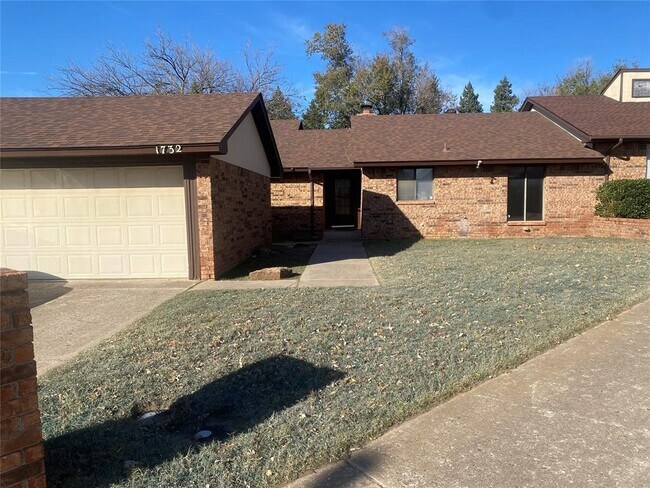 Primary Photo - 1732 Lionsgate Cir