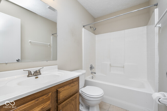 Building Photo - 381 Longview Bend