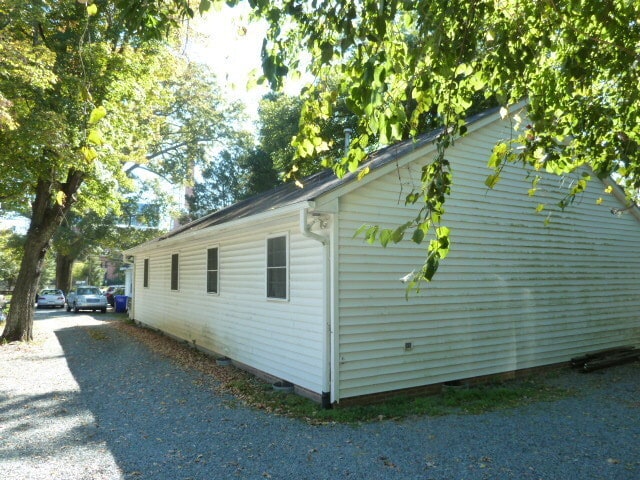 Building Photo - Awesome location for this spacious 4br 2ba...