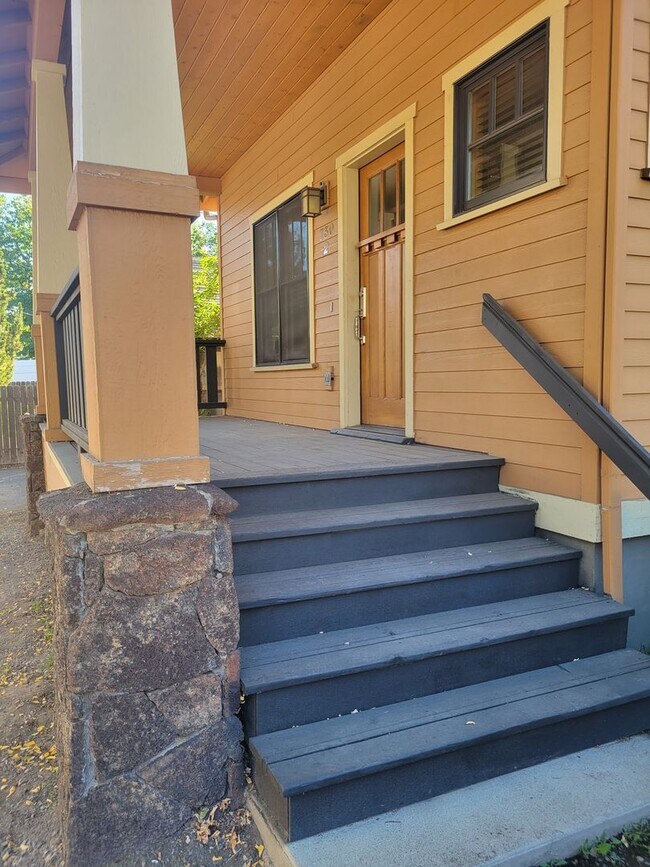 Building Photo - Large 4 bedroom westside home
