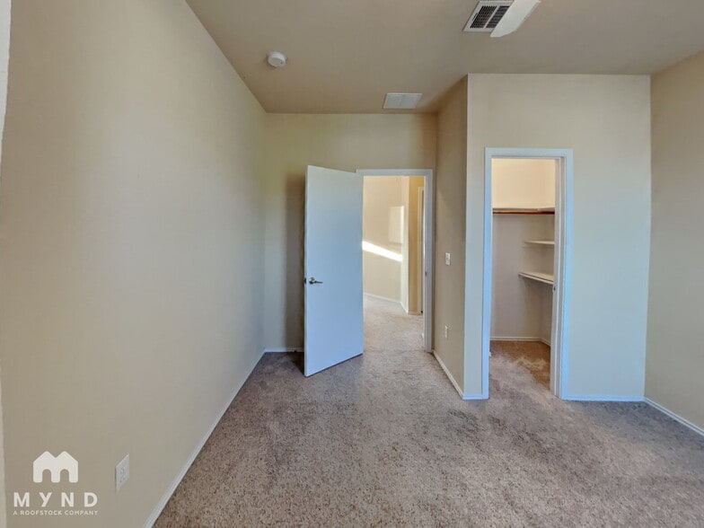 Building Photo - 2216 Zach Scott St