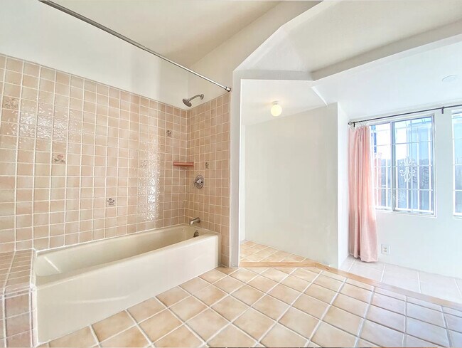 Building Photo - 7400 Radford Ave