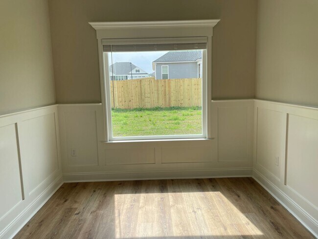 Building Photo - 4 Bedroom/3.5 Bath Home in North Lowndes C...