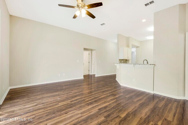 Building Photo - 12096 Coachman Lakes Way
