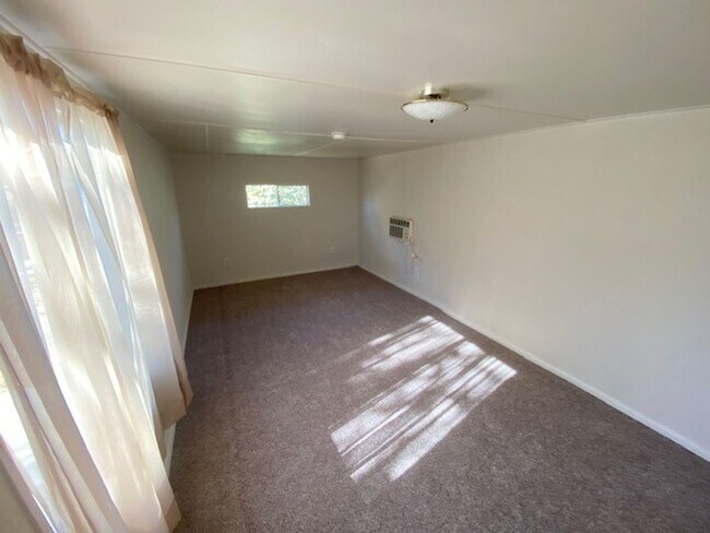 Building Photo - 2 BR Willow Beach with BOAT/RV Marina Membership available!