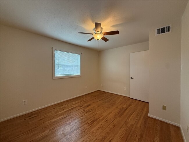 Building Photo - 1801 Cortlandt St