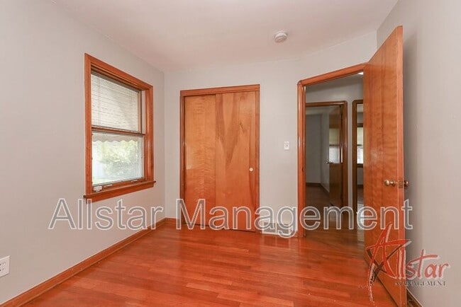 Building Photo - 9113 Outlook Dr