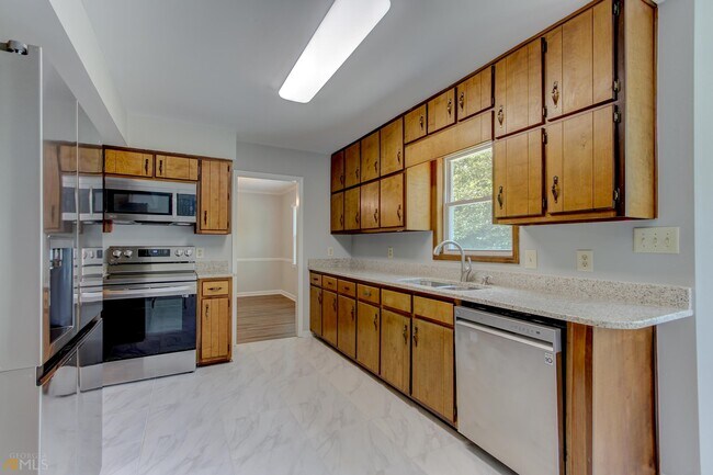 Building Photo - 180 Fairfield Cir