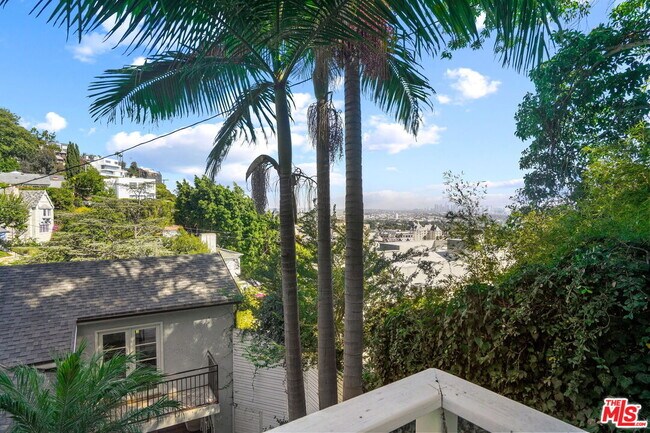 Building Photo - 1531 Marmont Ave